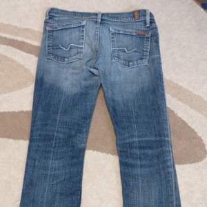Raka 7 jeans. Säljer pga för små för mig som brukar ha 29 i jeans. Inga defekter alls. Skriv om du vill köpa💕💕