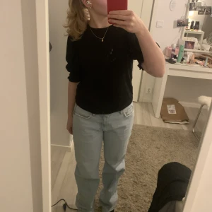 Jeans - Blåa jeans från Gina Tricot, samma modell som de populära i grått vara i ljusblåfärg💗