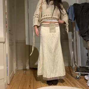 Maxikjol - vacker kjol som passar ca S/M med knytdetalj