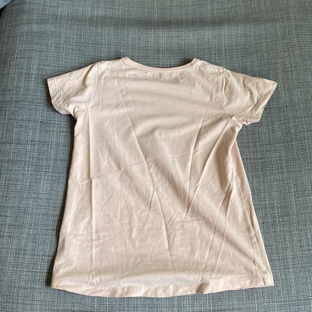 Fin och otroligt skön T-shirt från lager 157. . T-shirts.