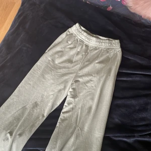 H&M green basic  - never worn before, good condition 