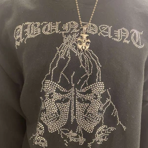 Abundant rhinestone y2k hoodie  - Nice early drop abundant rhinestone hoodie jag inte använder längre. Nypris ligger på 800kr använd gärna köp nu skickar inom 12-24 timmar😊