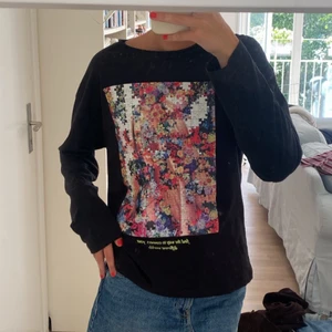 Tröja - Fin tröja från zara med tryck. Bra skick💜