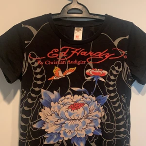 Ed Hardy t-shirt strl M - Ed Hardy t-shirt storlek M. Dam