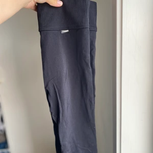 Stronger seamless - Svarta seamless tights från Stronger i storlek XS. Använda 2 gånger. 