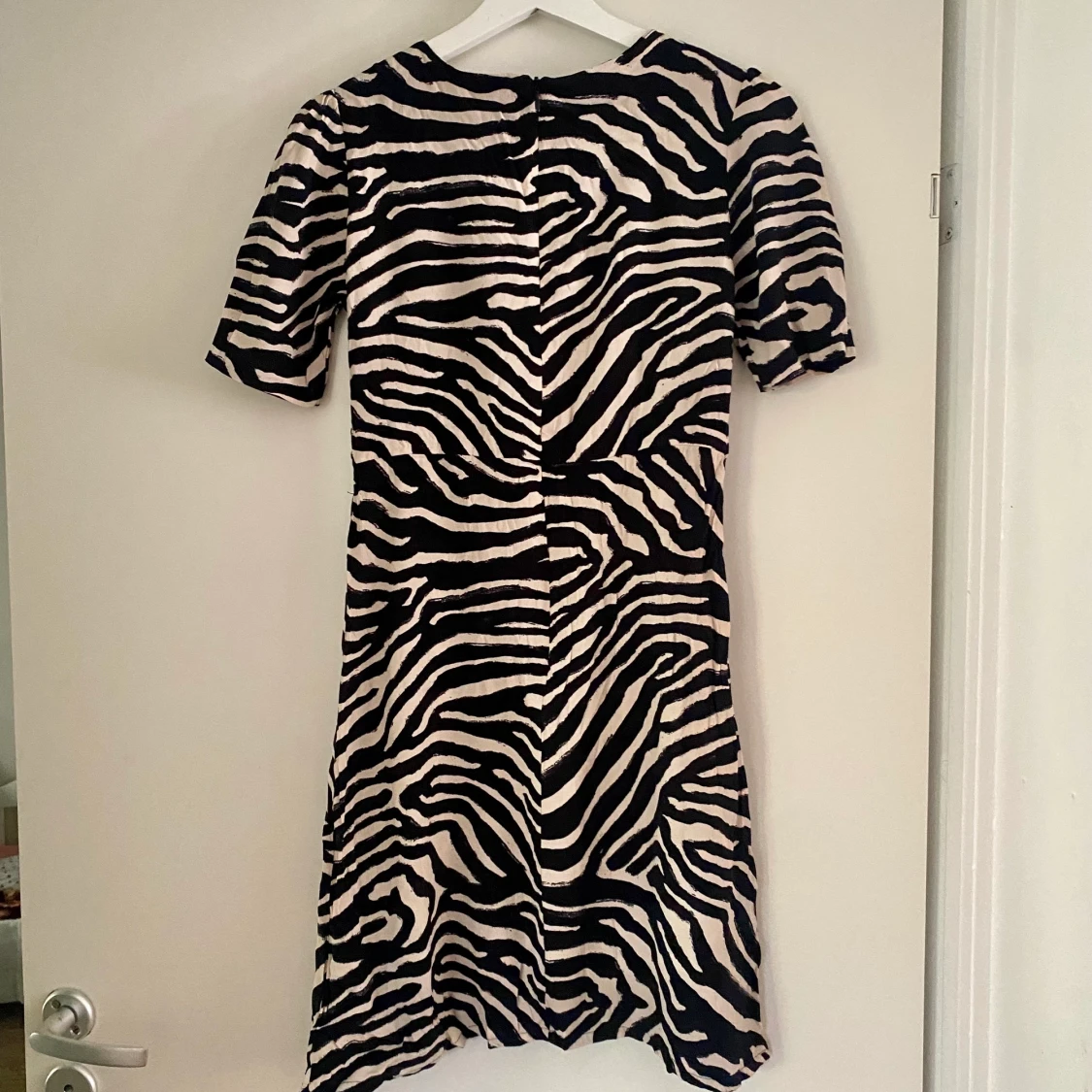 Mönstrad klänning - knappt använd - 90