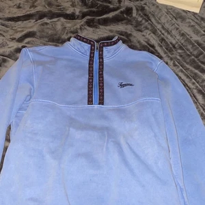 Supreme zip-up strl M - Supreme zip-up från winter/fall collection 2018. Använd men i bra skick. 