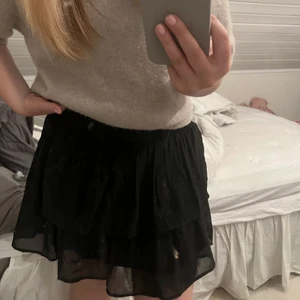 volangkjol - skit snygg och trendig volangkjol från kappahl, helt ny aldrig använd❤️‍🔥❤️‍🔥 