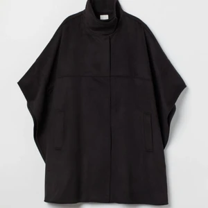 Capejacka - Capejacka/poncho i svart från H&M. Helt oanvänd med lapparna kvar. Ord pris 399:-