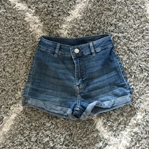 Denim Shorts - färg: marine blue 💘  Jag köpte den för 199 kr 💌