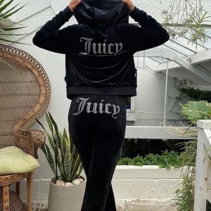 Juicy set - Säljer även detta set☺️  1200kr  Knappt använt! Säljaren står för frakten💓