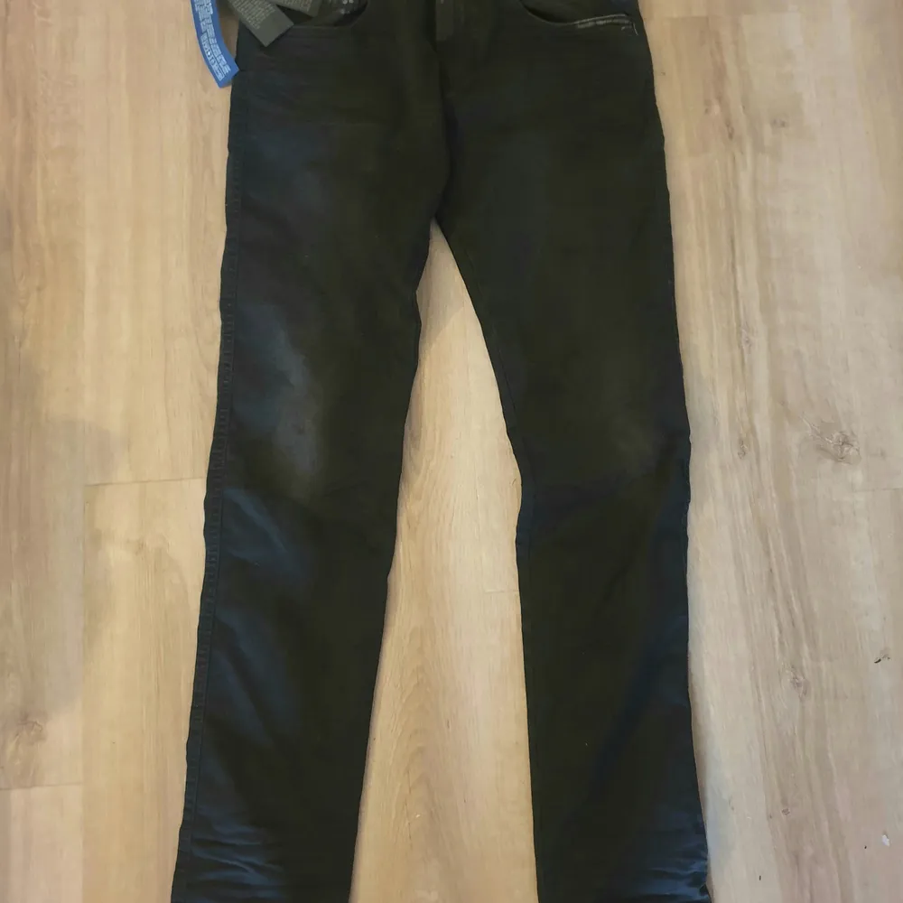 Helt nya Replay jeans med lappar kvar. Svarta. Stl 30/34 . Jeans & Byxor.