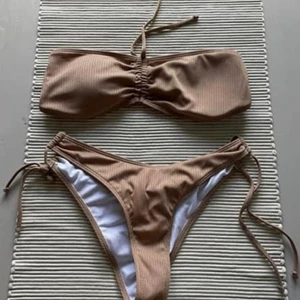 Bikini  - Bikini från shein i strl L. Är ”scrunch” på baksidan av bikiniunderdelen🥰  Helt oanvänd, men tvättad. 