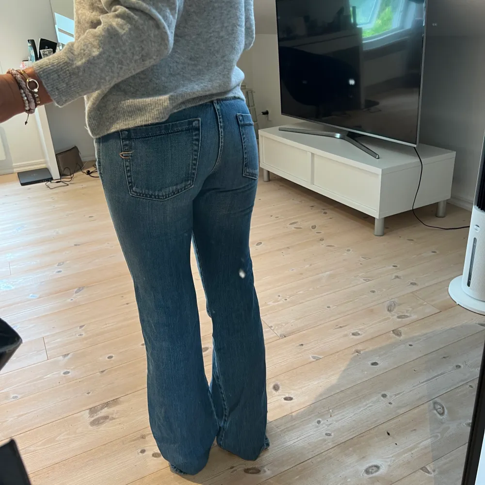 Fina lågmidjade jeans från diesel som inte kommer till användning. Innerbenslängd: 76 midjemått: 84. Jeans & Byxor.