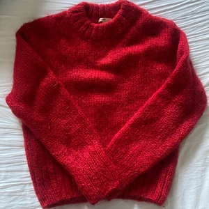 Mohair stickad tröja - Jättefin stickad tröja i mohair blend från hm. Ny skick, använd fåtal gånger! Perfekt till hösten🍂🤗