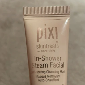 Pixi cleansing facemask oanvänd - Pixi cleansing facemask som inte har används och köptes för en månad sedan. Säljs för 45kr med gratis frakt.