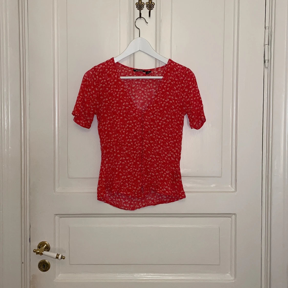 Röd blus från Monki 