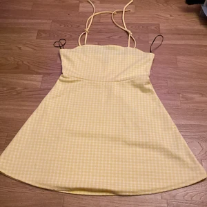 Yellow dress - Söt gul klänning