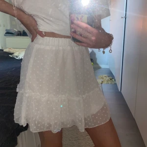 Kjol - Jättesöt kjol som tyvärr inte används 🤍 Endast testad  Frakt ingår