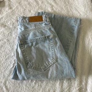 90s high waist jeans - Plagg från Gina som är i nyskick. Nypris 499kr 