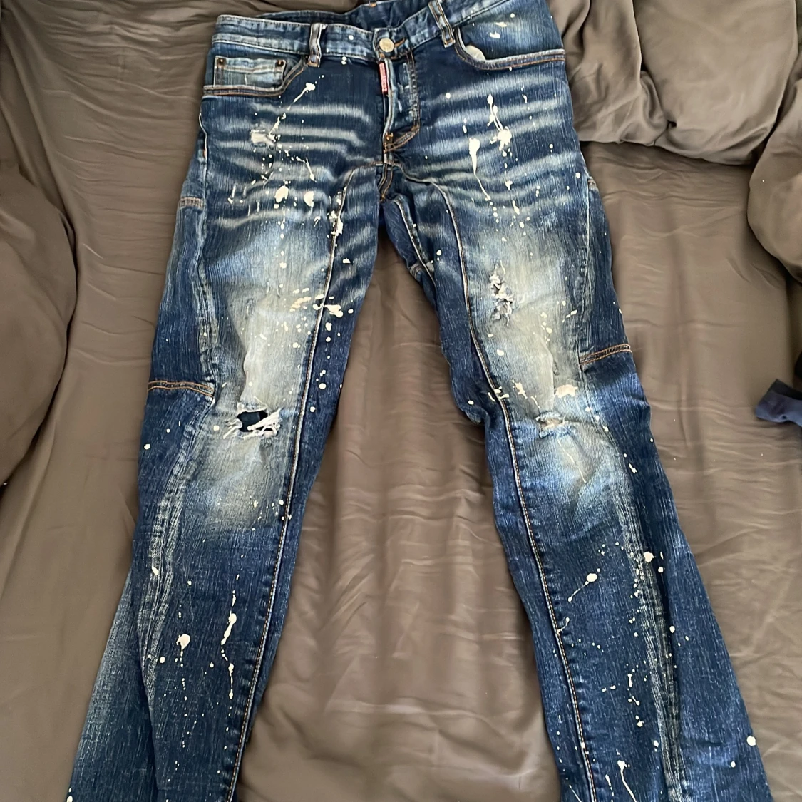 Dsquared2 jeans sitter som storlek S