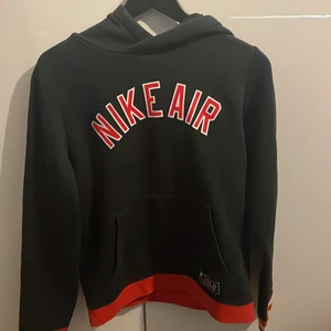Nike tröja  - Skit snygg Nike air tröja, säljer för att den är för liten. 