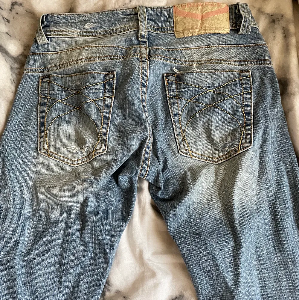 Jättesnygga low waist jeans som nu har blivit lite för små för mig, kontakta vid intresse🫶🏻. Jeans & Byxor.