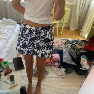 Mönstrade shorts från hm. Väldigt coola!!💕