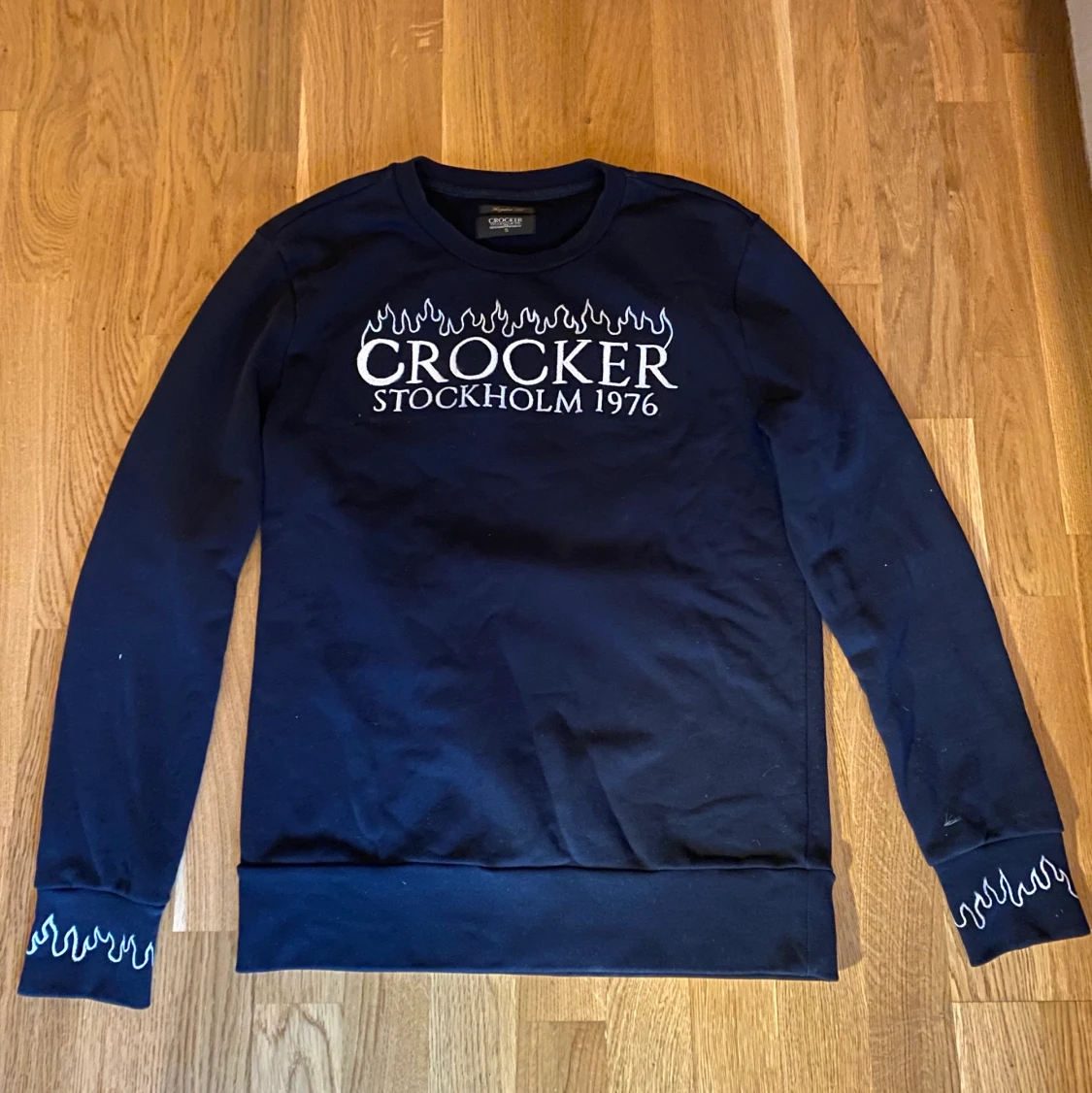 Sweatshirt Med Eld Detaljer (S)