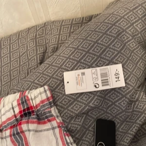 Trendiga Rutiga pyjamas byxor - Säljer dessa trendiga rutiga pyjamas byxorna eftersom att dem inte kom till användning. Prislappen är kvar!