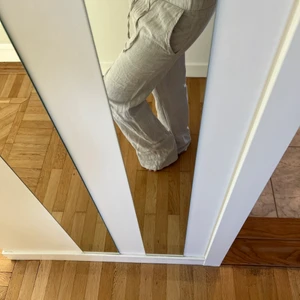 Linnebyxor  - Så fina linnebyxor från adsgn köpta förra sommaren men i fint skick. Strlk Xxs men passar xs. Dem är från a-dsgn som är Alice stenlöfs egna klädmärke. Nästan alltid slutsålda så är väldigt poppis. Så sköna o mysiga. Köpte för 800 säljer för 450