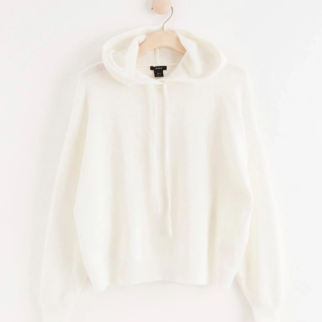 Finstickad vit hoodie! - 90