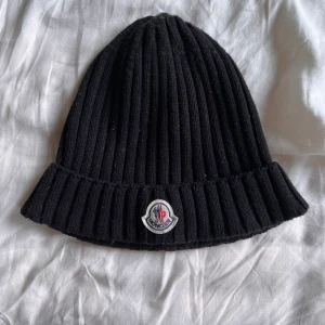 Moncler mössa - Bra sick 9/10