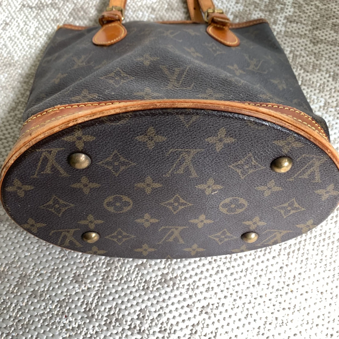 Louis Vuitton PM Bucket Bag - 90