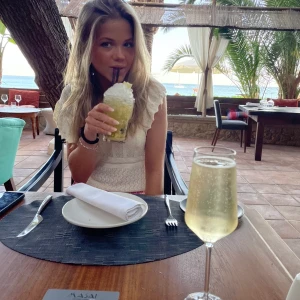 Simpel tröja - Super söt liten topp ifrån zara!💘