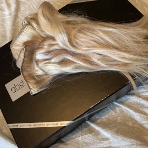 Hair extensions  - Löshår från Poze. Clips 8 delar. Ca 25-30 cm. Fint skick. 