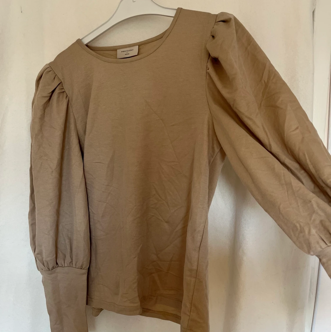 Beige Topp med Ballongärm - 90