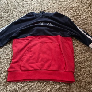 Fila hoodie  - Oversized hoodie från fila. Nyskick, bara använd typ 2 gånger.