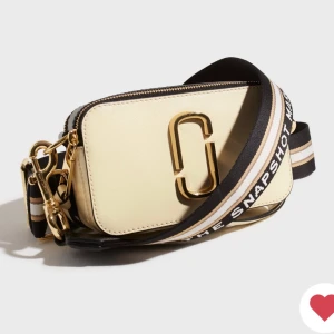 Marc Jacobs väska  - Ny väska. Fåtal gånger använd. Ser helt ny ut. 