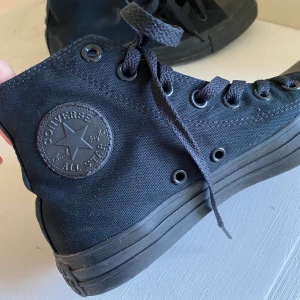 Svarta Converse oanvända - Svarta converseskor, oanvända. 