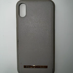 Ideal of Sweden skal iPhone XS - Väldigt fint skal från Ideal of Sweden passande till iPhone XS. Det är i använt men fint skick. Köpare står för frakten!