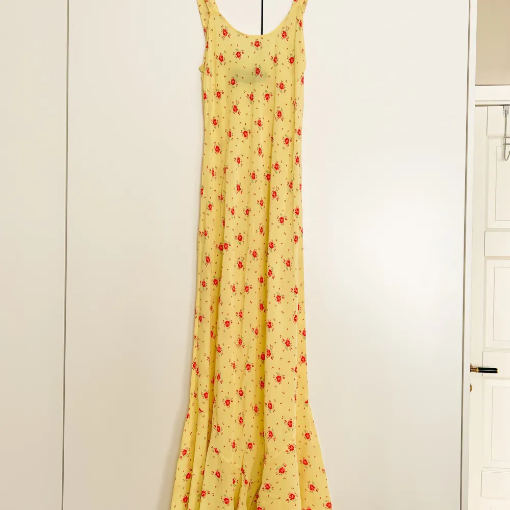 Intressekoll för min superfina Allegra Verona dress från Realisation Par. Storlek small, använd 2 gånger, i nyskick!   Nypris var 265€ plus frakt . Klänningar.