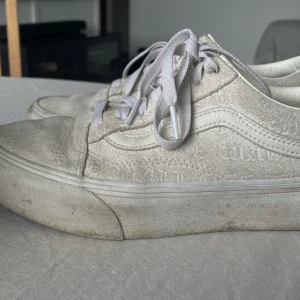 Vans hög plattå - Säljer mina fina mockaskor från vans. Sparsamt använda. Pris kan diskuteras