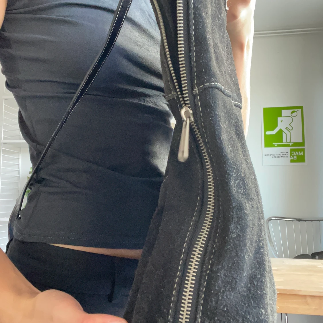 Äkta mocka svart väska med dragkedja - 91