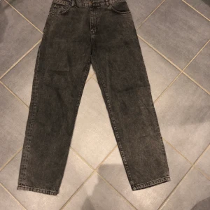 Woodbird jeans - WoodBird Leroy Thun Jens, säljer pga inte min stil. Använda max 10ggr  Nypris 900kr