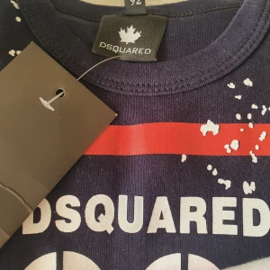 3 st t-shirts  - Oanvända, Dsqr strl 98 de andra strl 92, 75 kr st plus porto. Eller paketpris 150 kr plus frakt. 