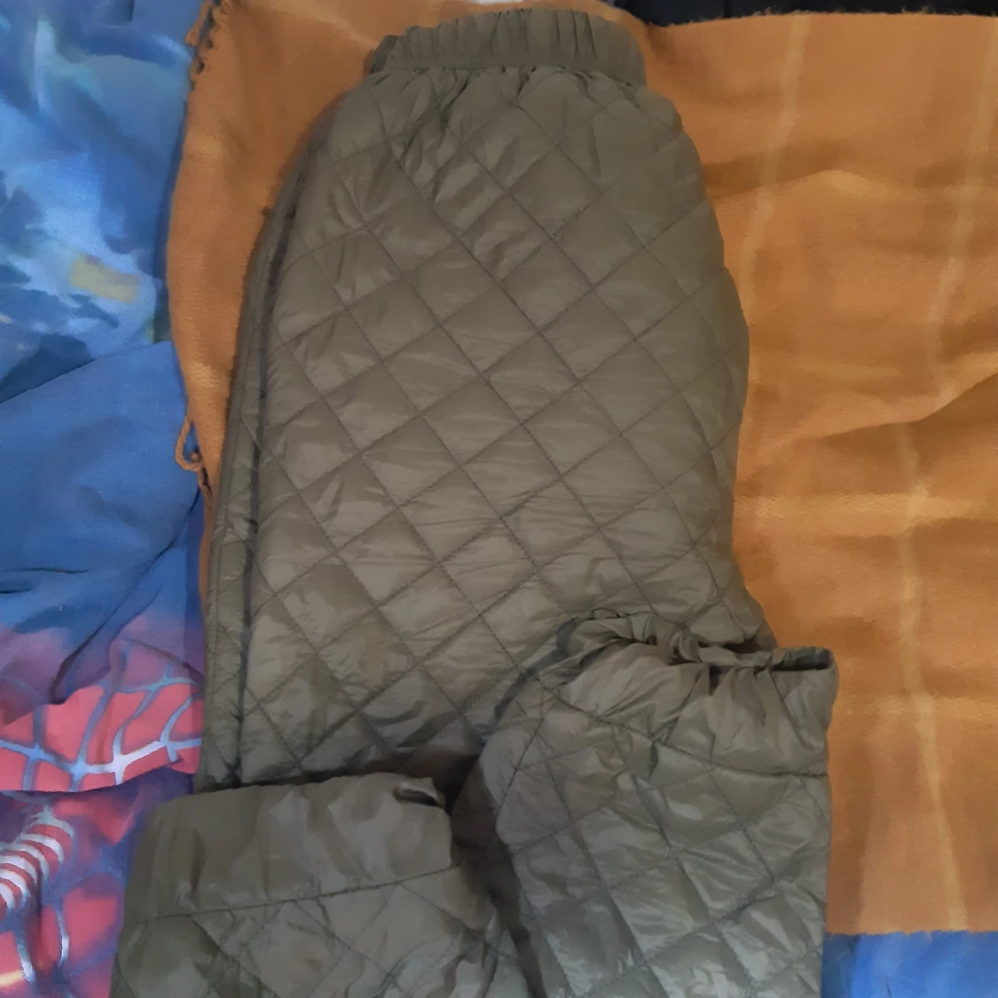 Gröna quiltade överdragsbyxor  - 90