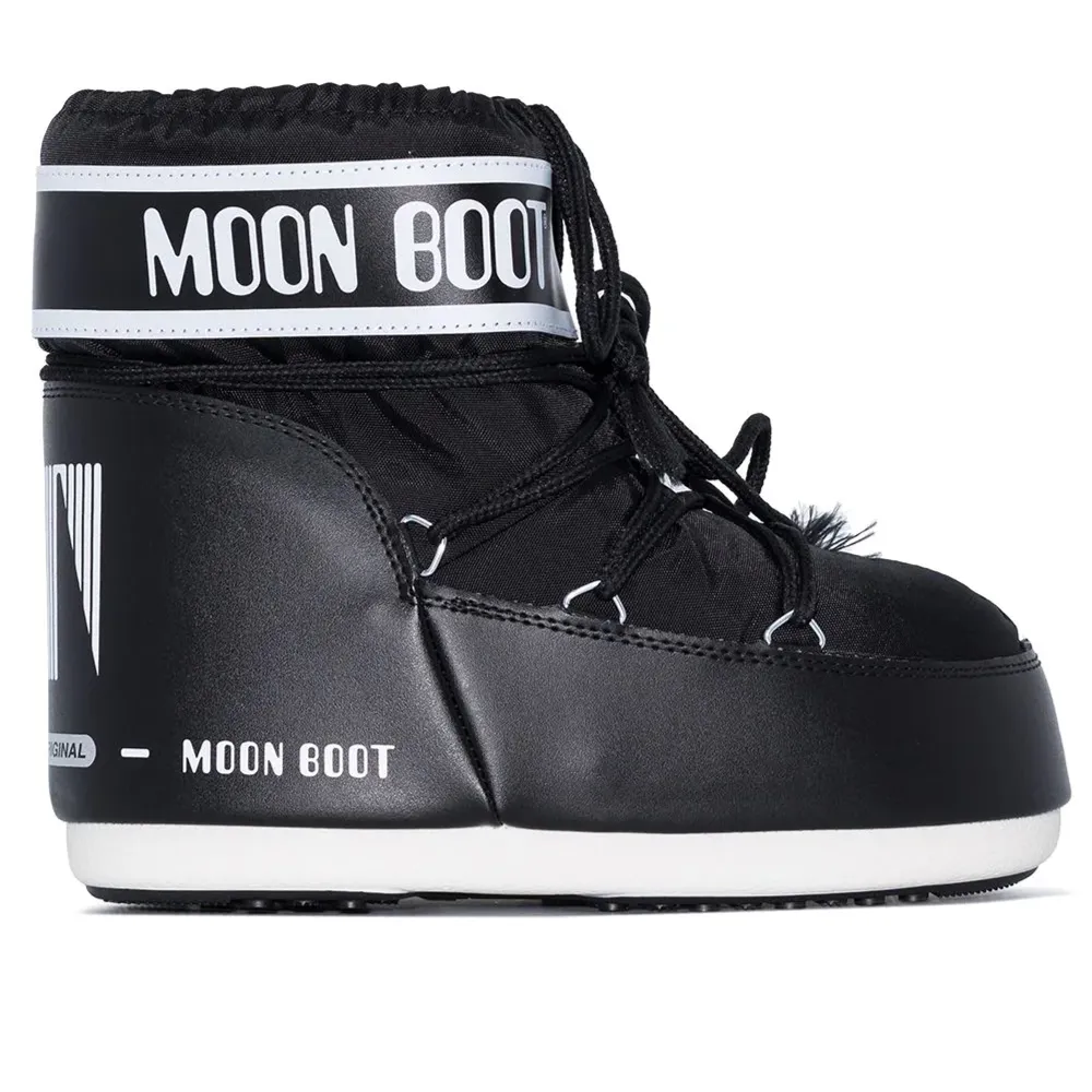 Ett par nya moon boots i storlek 36/38 som tyvärr är i fel storlek för mig och därför ej går att använda. Nyskick och knappt använda🫶🏼. Skor.