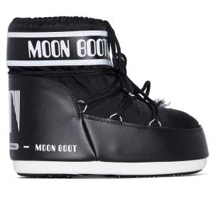 Ett par nya moon boots i storlek 36/38 som tyvärr är i fel storlek för mig och därför ej går att använda. Nyskick och knappt använda🫶🏼