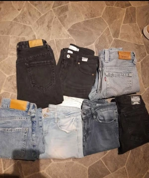 Jeans LEVI,HM,GINA 80kr per styck  - Jeans LEVI,HM,GINA 80kr per styck Xs-s